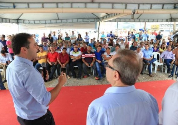 Governador dá início à obra que beneficia oito bairros de Maceió