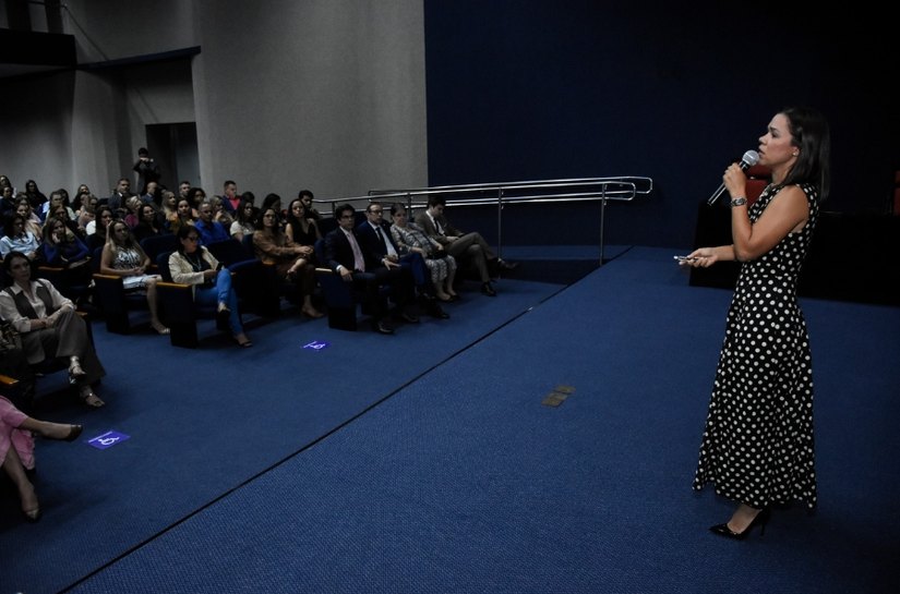 Eliana Acioly palestra sobre julgamento com perspectiva de gênero no TJSE