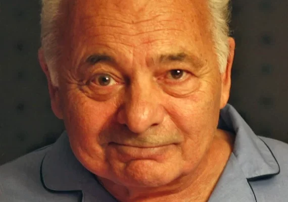 Burt Young, ator nomeado ao Oscar por 'Rocky', morre aos 83 anos