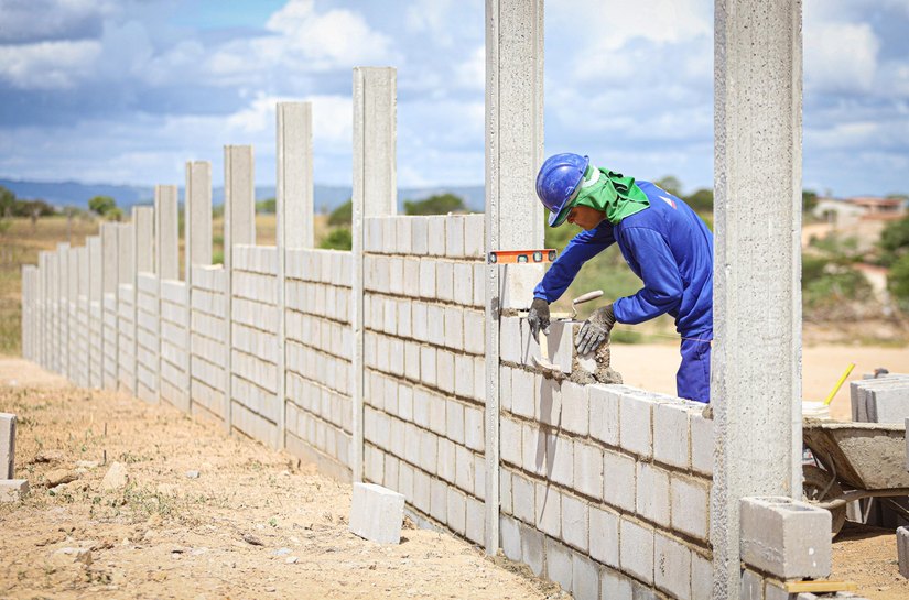 Governo de Alagoas inicia construção de nova Escola do Coração em Minador do Negrão