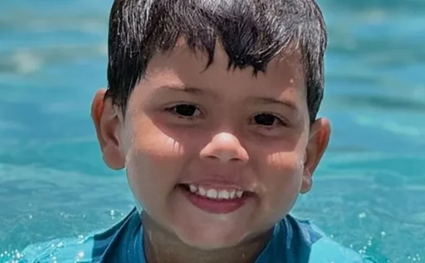 Menino de três anos que se afogou em piscina de hotel volta a respirar sem aparelhos