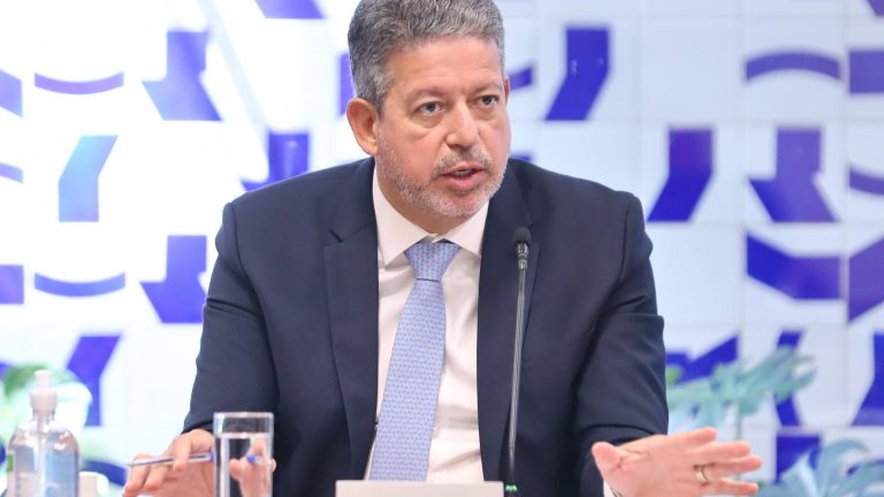 Câmara tomará medidas contra big techs pelos ataques ao PL das Fake News, diz Lira