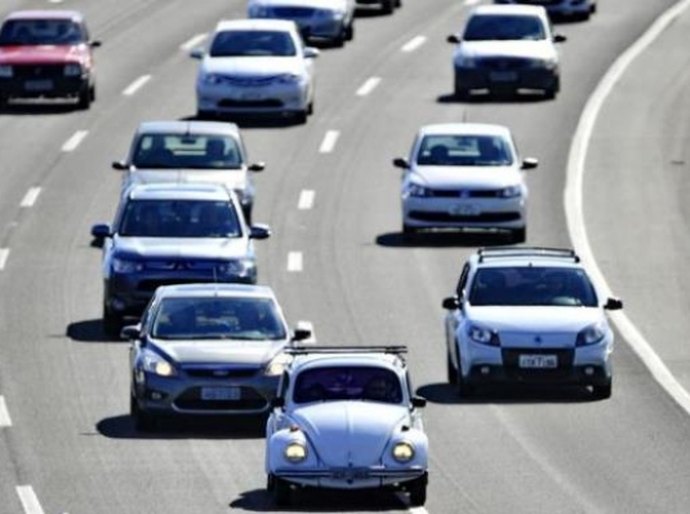 DER não foi comunicado de decisão sobre faróis em rodovias sinalizadas