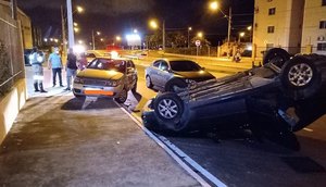 carro capota no augusto franco