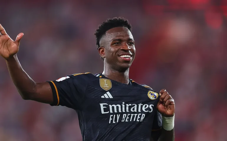 Vini Jr. é eleito o sexto melhor jogador do mundo em cerimônia da Bola de Ouro