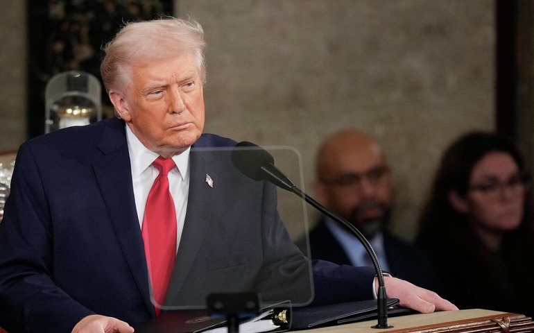 Trump afirma que EUA vivem 'Era de Ouro', destaca relação com Venezuela e critica Suprema Corte