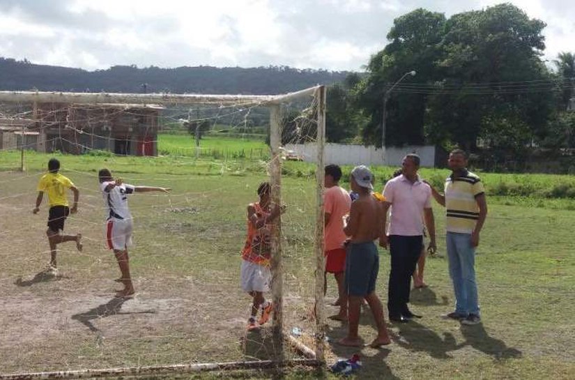 Secretário de Esportes de São Miguel visita novo campo de futebol