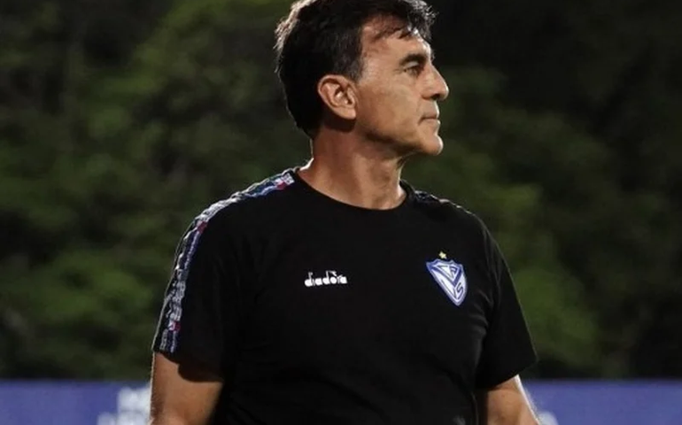 Grêmio oficializa a contratação do técnico Gustavo Quinteros; veja detalhes