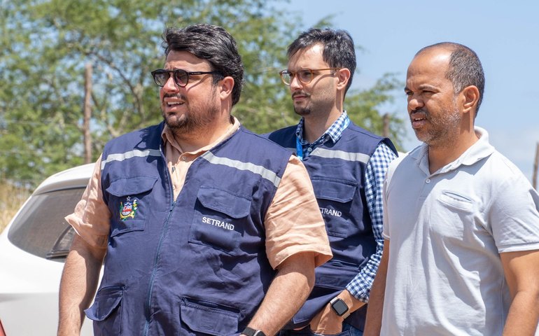 Obra de pavimentação da estrada que dá acesso ao Povoado Manuéis  é retomada em Traipu