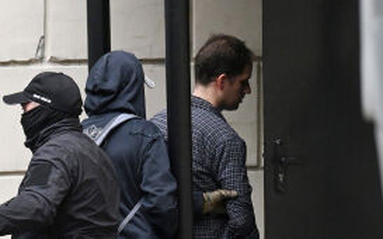 Procuradores russos acusam jornalista americano preso de espionar para a CIA