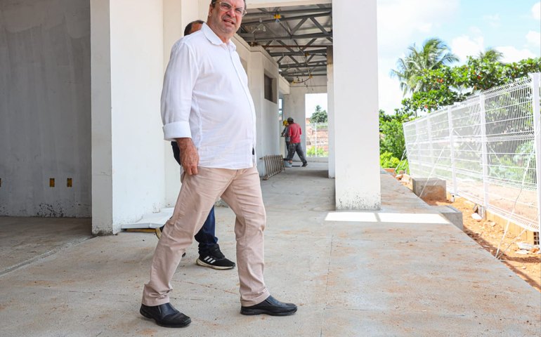 Gestão de Luciano constrói moderna creche na Quiçaça
