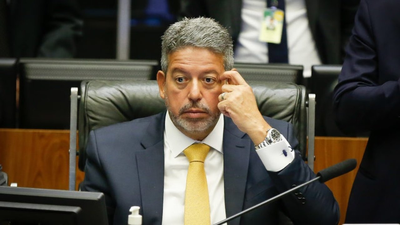 Lira sobre questionamento de Bolsonaro às urnas: Sempre defendi sistema eleitoral