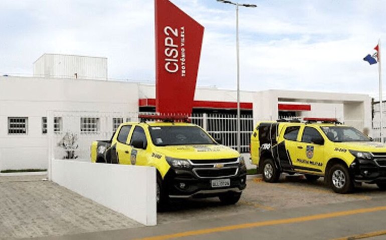 Palmeira dos Índios- Homem é preso após arrancar placas de transito