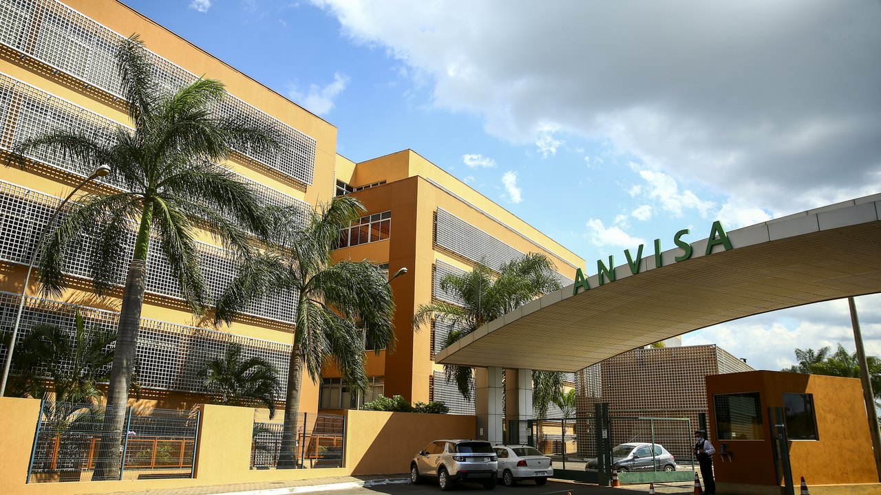 Anvisa suspende venda de energético Mister Hemp