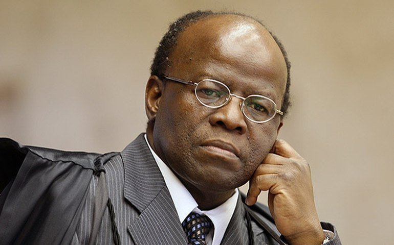 Fuga de Pizzolato atrapalha os planos políticos de Joaquim Barbosa
