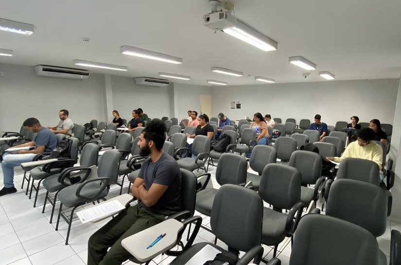 Estudantes de Engenharias realizam prova objetiva de seleção de estágio para o TJAL