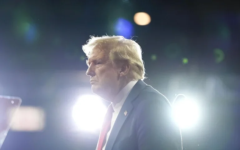 Kremlin vê chance de reunião Putin-Trump em breve, mas ressalta que ainda não há definição