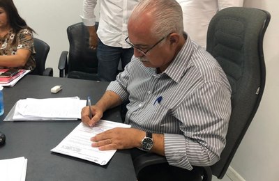 Prefeito assina decreto e inicia novo momento na administração de Arapiraca