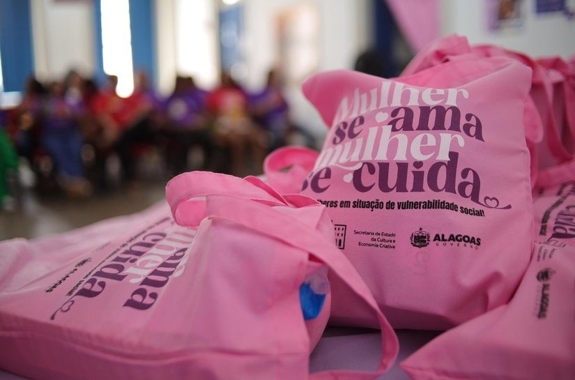 Projeto “Mulher se ama, mulher se cuida” leva acolhimento e kits de higiene a mulheres em Maceió