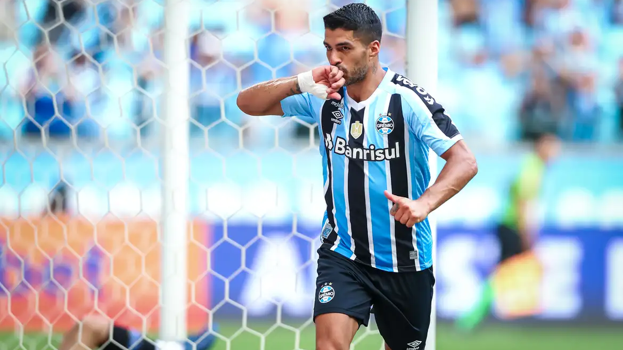 Suárez faz dois, Grêmio vence o Fluminense no Maracanã e termina vice-campeão brasileiro