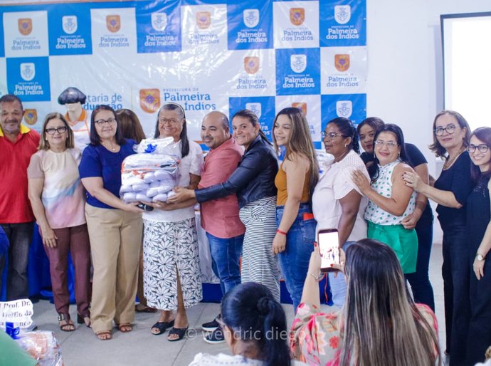 Segurança Alimentar: Semede entrega mais de 150 kits de EPI’s para merendeiros da rede de Palmeira