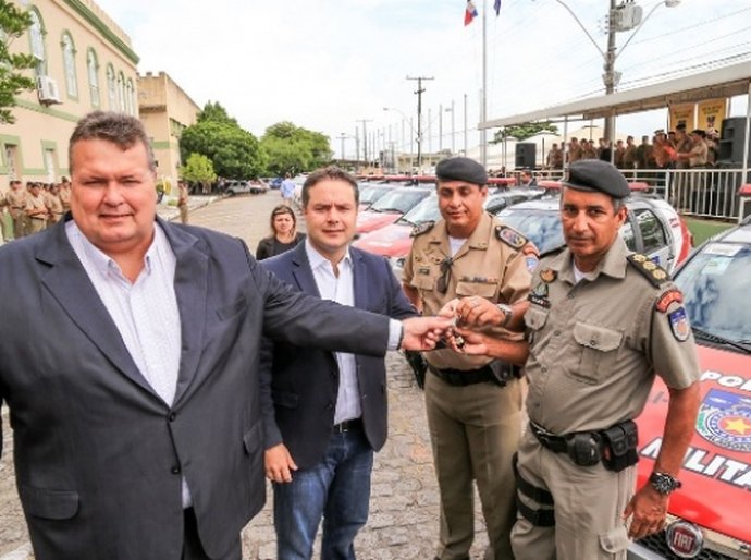 Estado reforça policiamento com entrega de nova frota de veículo à PM