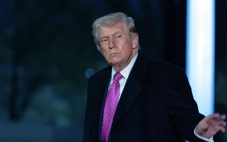 Bloqueio do estreito de Ormuz impacta economia dos EUA e enfraquece Trump, avalia analista