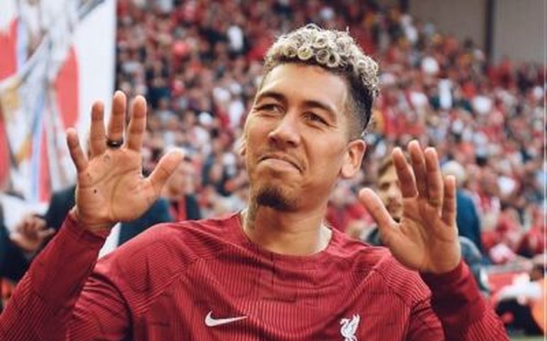 Roberto Firmino põe mansão de R$ 30 milhões à venda em Liverpool; veja fotos