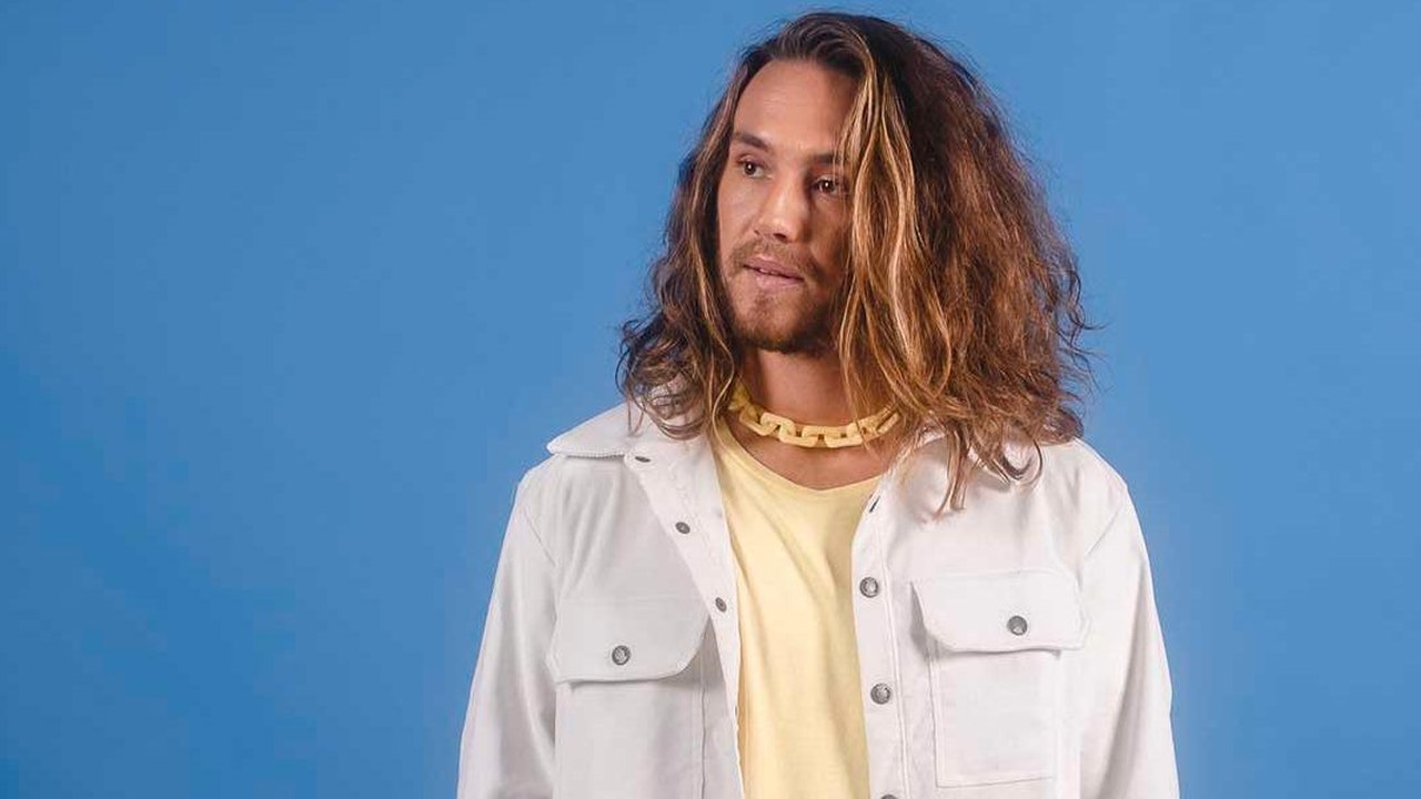 Tiago Iorc volta aos palcos em nova turnê, mas sem show no Brasil