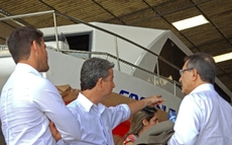 Secretário Luiz Otavio Gomes conhece instalações de Estaleiro para produção de lanchas em Alagoas