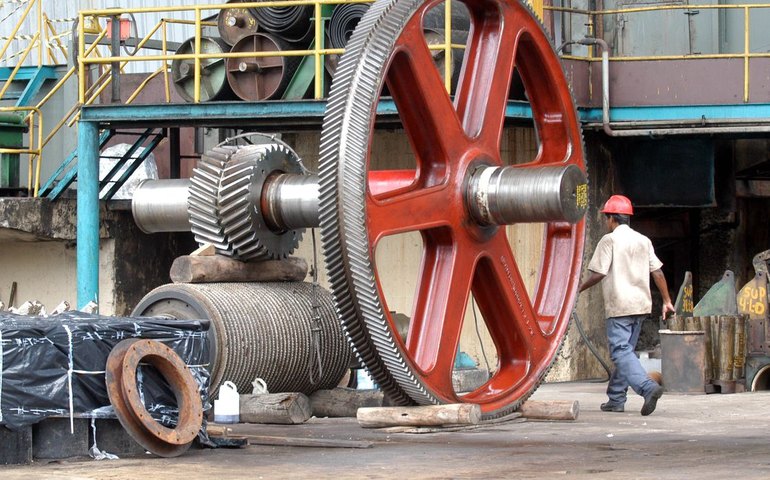 Produção industrial cresce 0,4% de julho para agosto