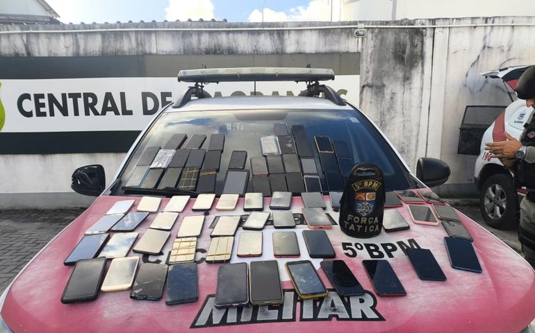 PM apreende 75 celulares durante cumprimento de mandado judicial em Maceió