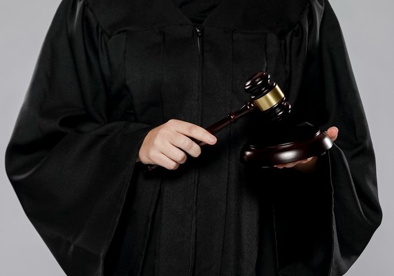 Metade das juízas deixa ascensão profissional de lado em nome da família