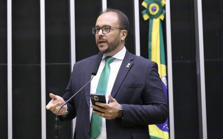 Comissão aprova atenção integral à pessoa com síndrome de Down no SUS