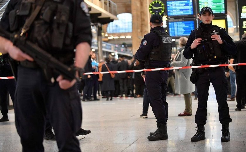 Pessoas ficam feridas por ferimento de arma branca em estação de trem na França