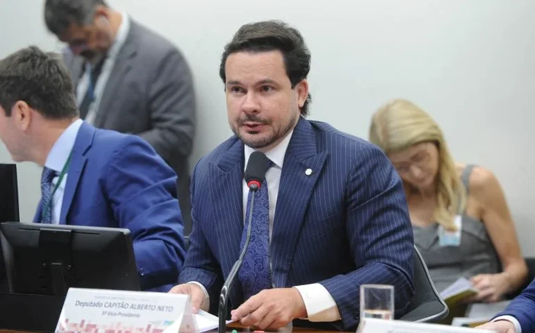 Comissão aprova limite em contribuição previdenciária de PMs e bombeiros militares inativos