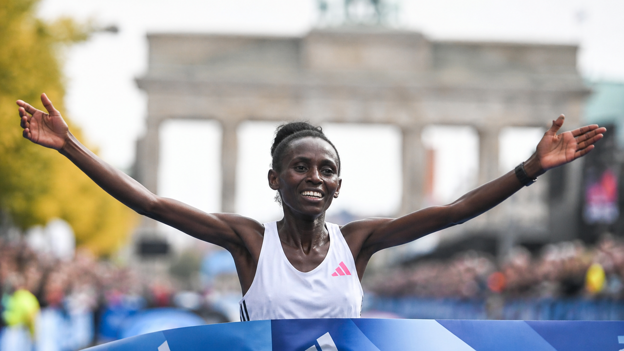 Etíopes lideram Maratona de Berlim, com terceira vitória de Tigst Assefa e segunda de Guye Adola