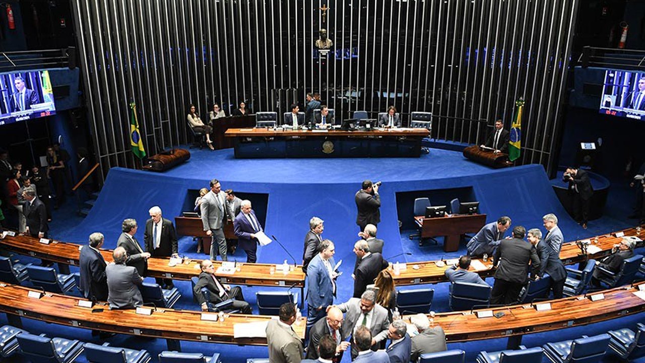 Republicanos no Senado barram projeto que protegia o acesso a métodos contraceptivos nos EUA