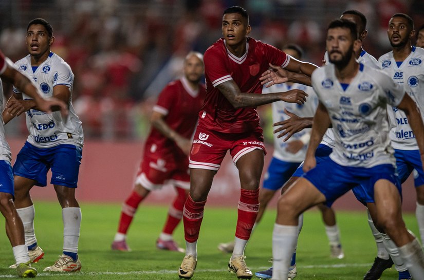 Com time misto, CRB bate o Cruzeiro-AL por 1 a 0 e segue na liderança do Alagoano