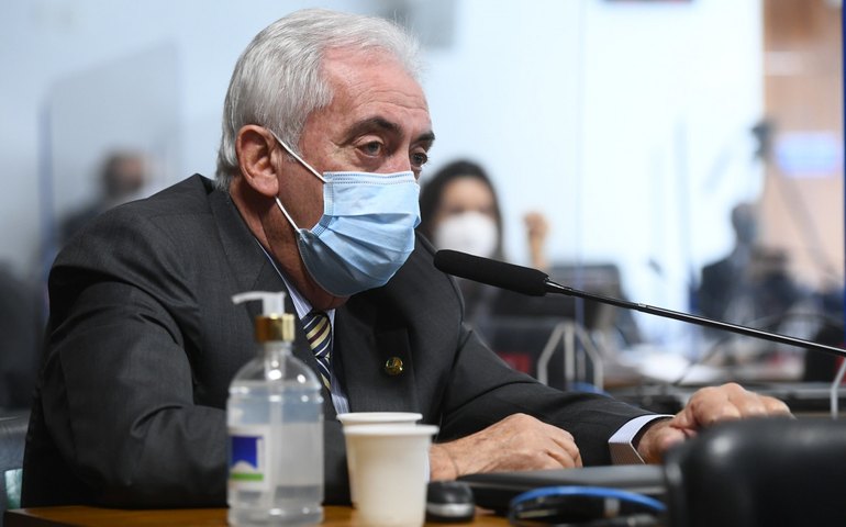 Senador aponta pagamentos de empresa a médicos para incentivar tratamento precoce