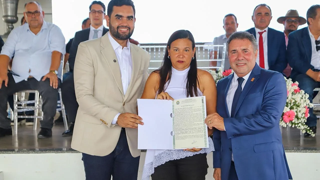 TJAL entrega títulos de propriedade a 95 famílias em Piranhas
