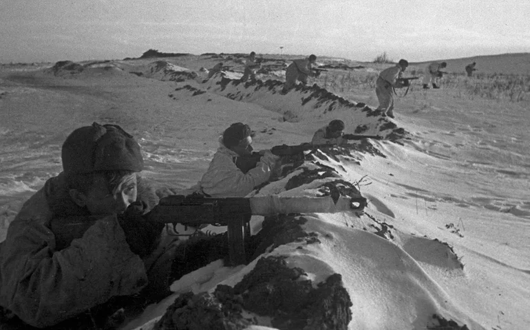 'A maior responsável pela derrota das forças do Eixo foi a URSS', observa historiador (VÍDEO)