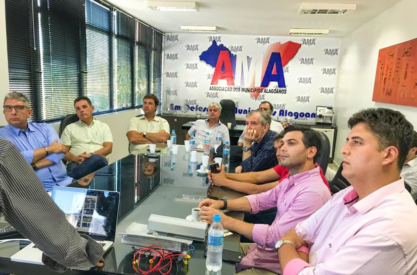 Rodrigo Valença participa de reunião sobre iluminação pública em LED