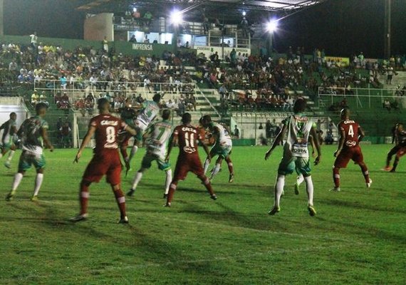 Coruripe sai na frente, mas CRB vira e vence o jogo