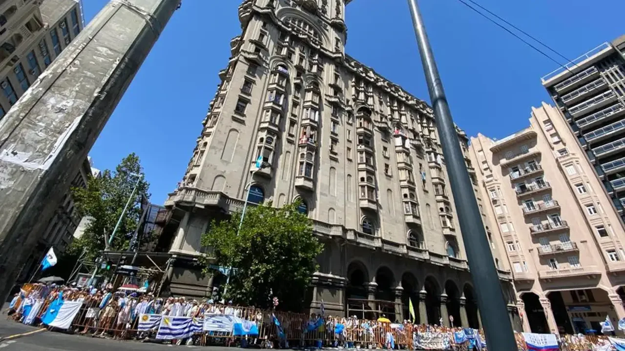 Uruguai vai às urnas com indecisão entre manter Partido Nacional ou dar chance à esquerda