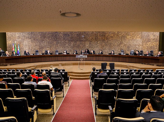 Pleno do TJ Alagoas suspende lei de 2016 que proibia Uber em Maceió