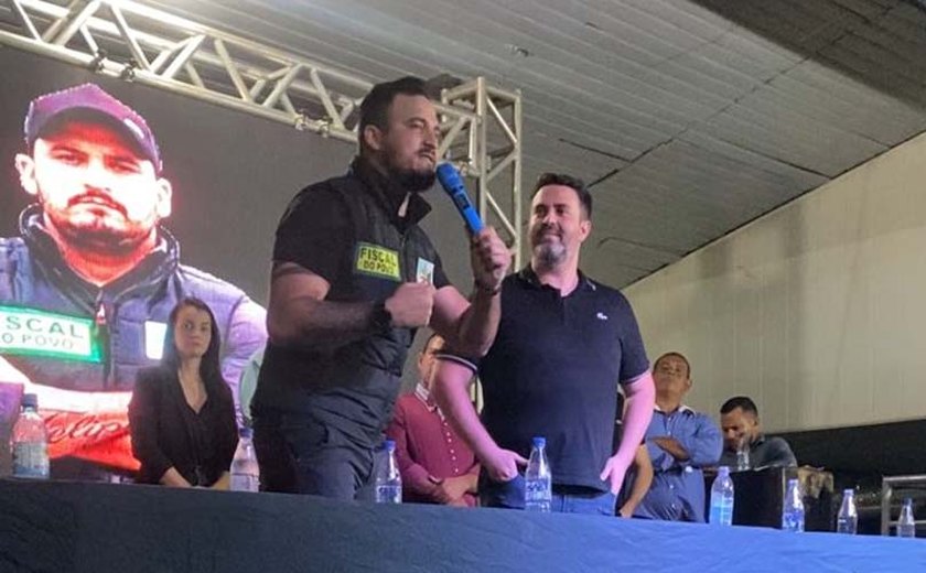 Pré-candidato a vereador do PL exibe arma na cintura durante convenção em Cuiabá