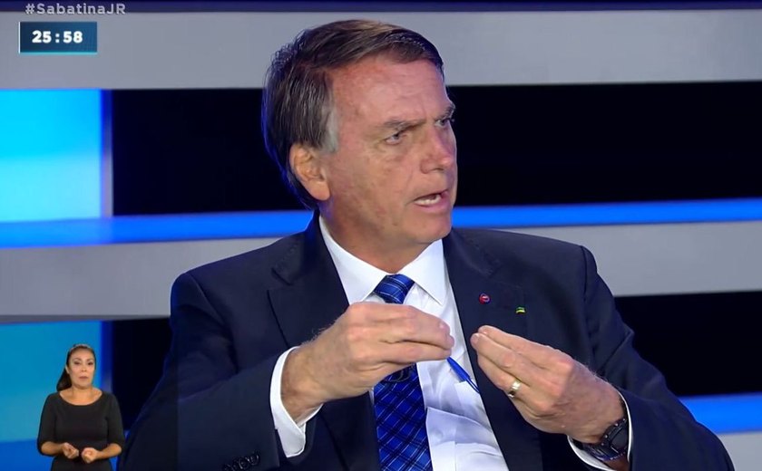 Bolsonaro diz que não houve atraso na vacinação contra covid-19