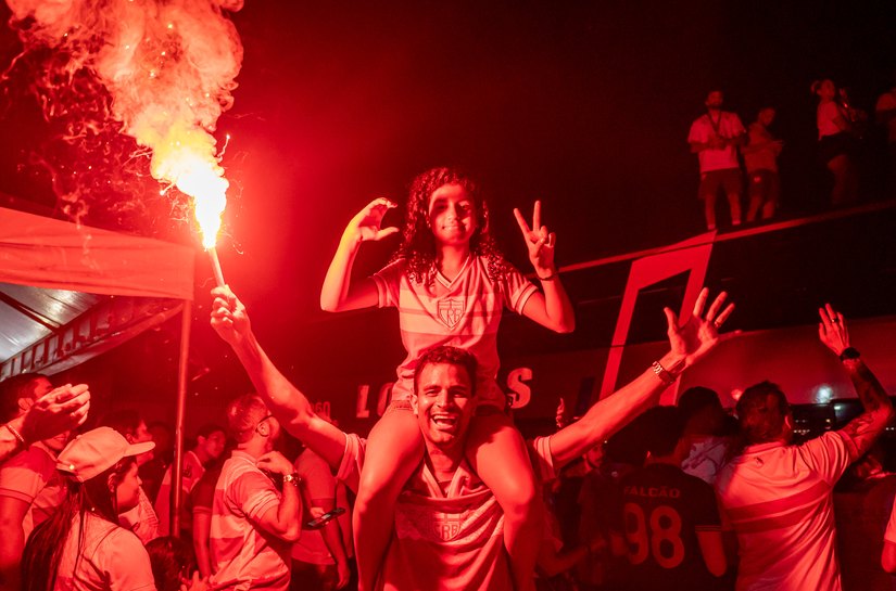 A cidade avermelhou: torcida do CRB comemora pentacampeonato histórico no fim de semana