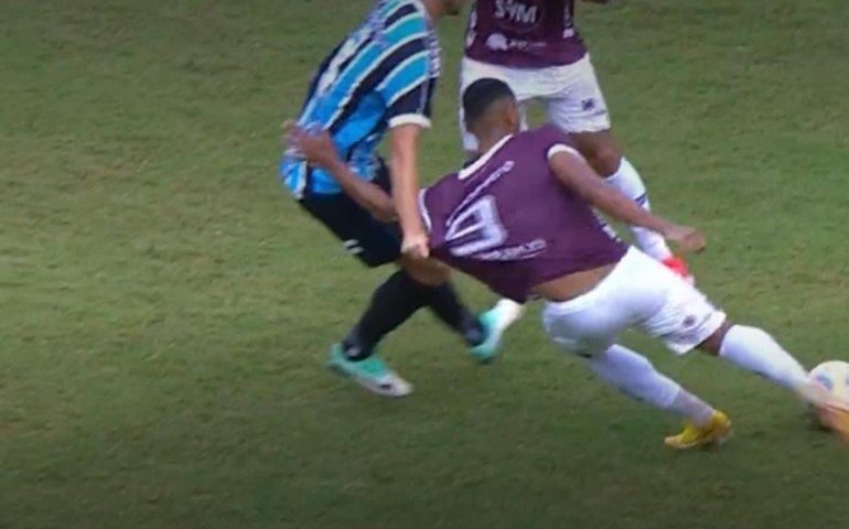 Com um a mais em campo, Grêmio leva virada do Caxias em estreia no Campeonato Gaúcho